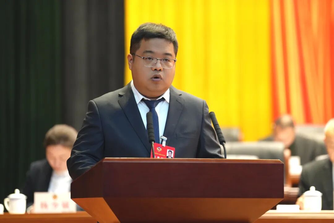 建言献策促发展 奋楫笃行启新程