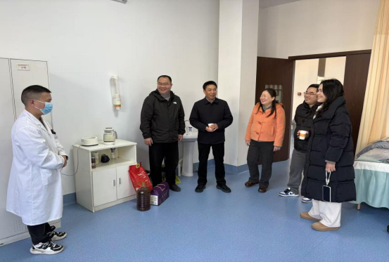 湖北理工学院领导走访慰问一线职工