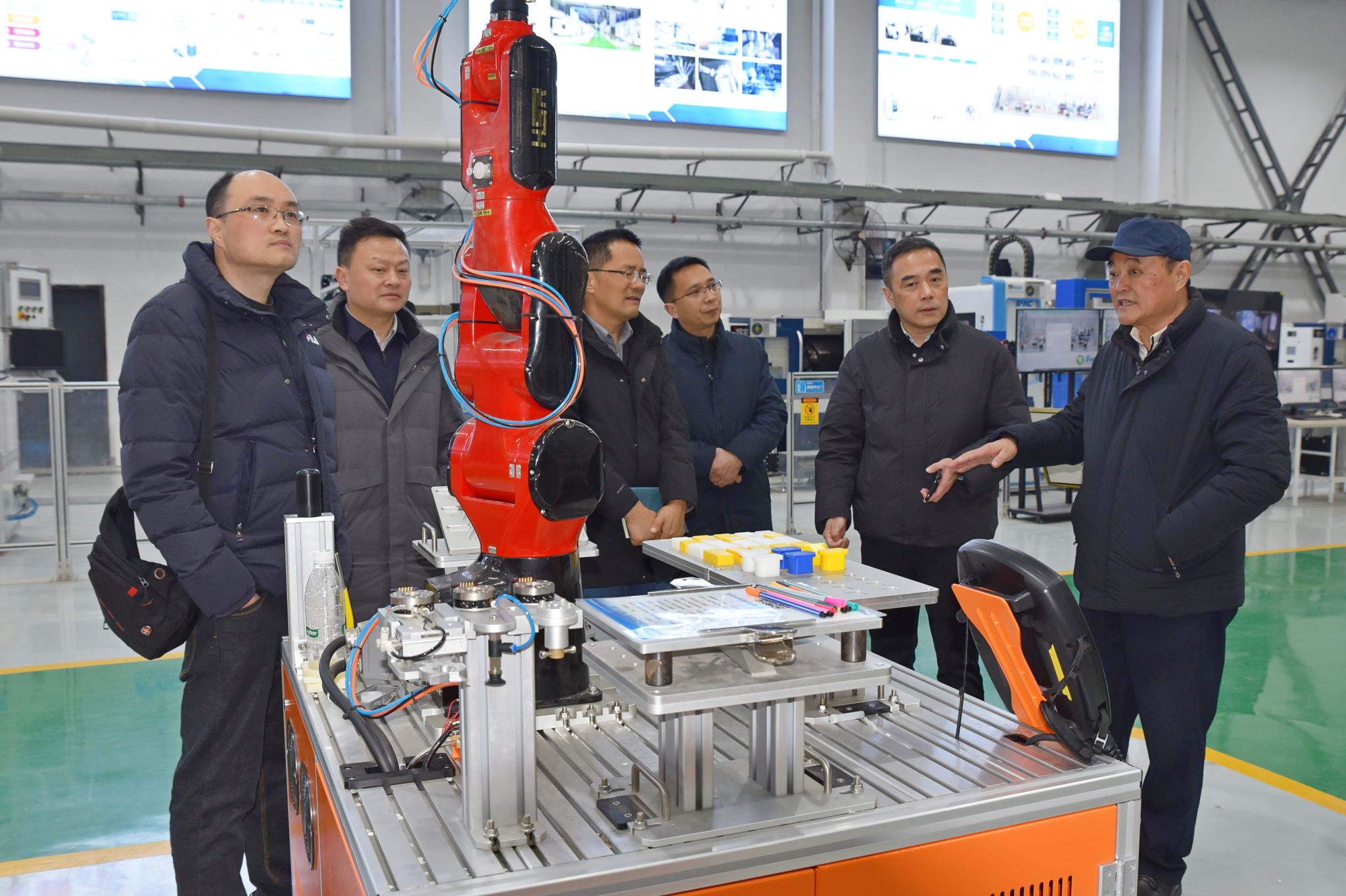 全国人大代表李杰一行来校调研 共商校地企合作新路径