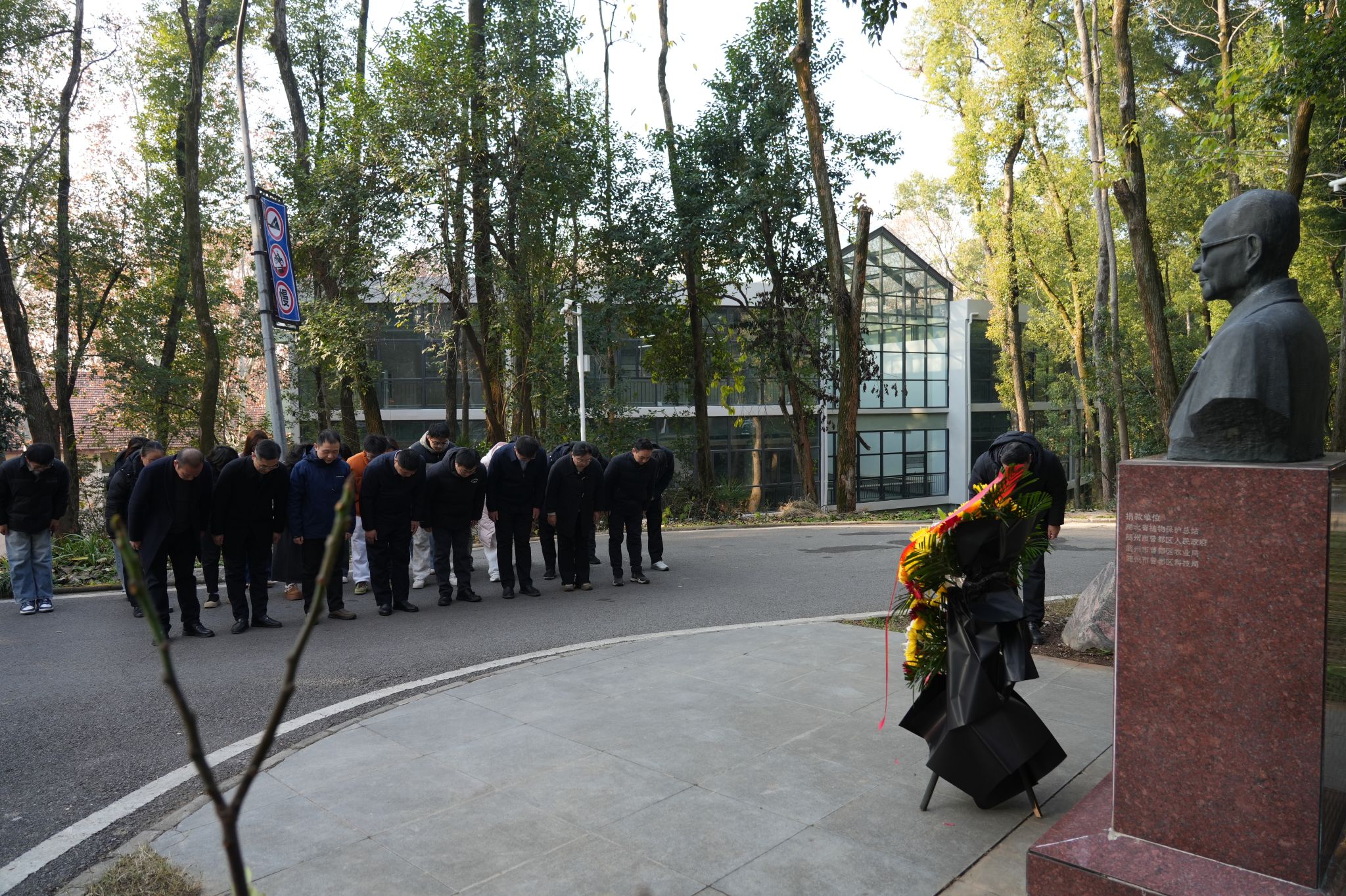 随县人民政府县长姜辛辛一行来校推进战略合作对接