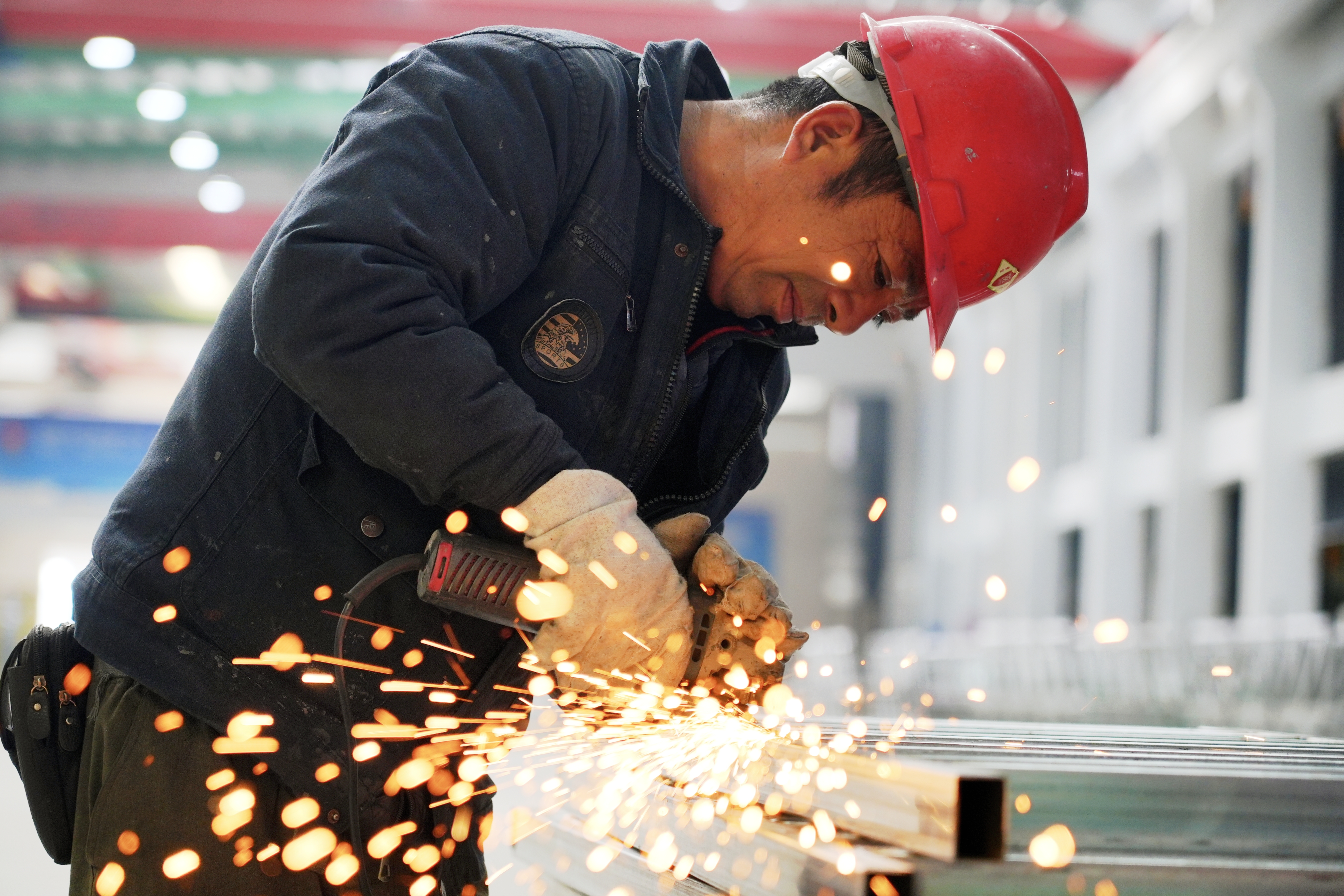 铆足干劲抓生产