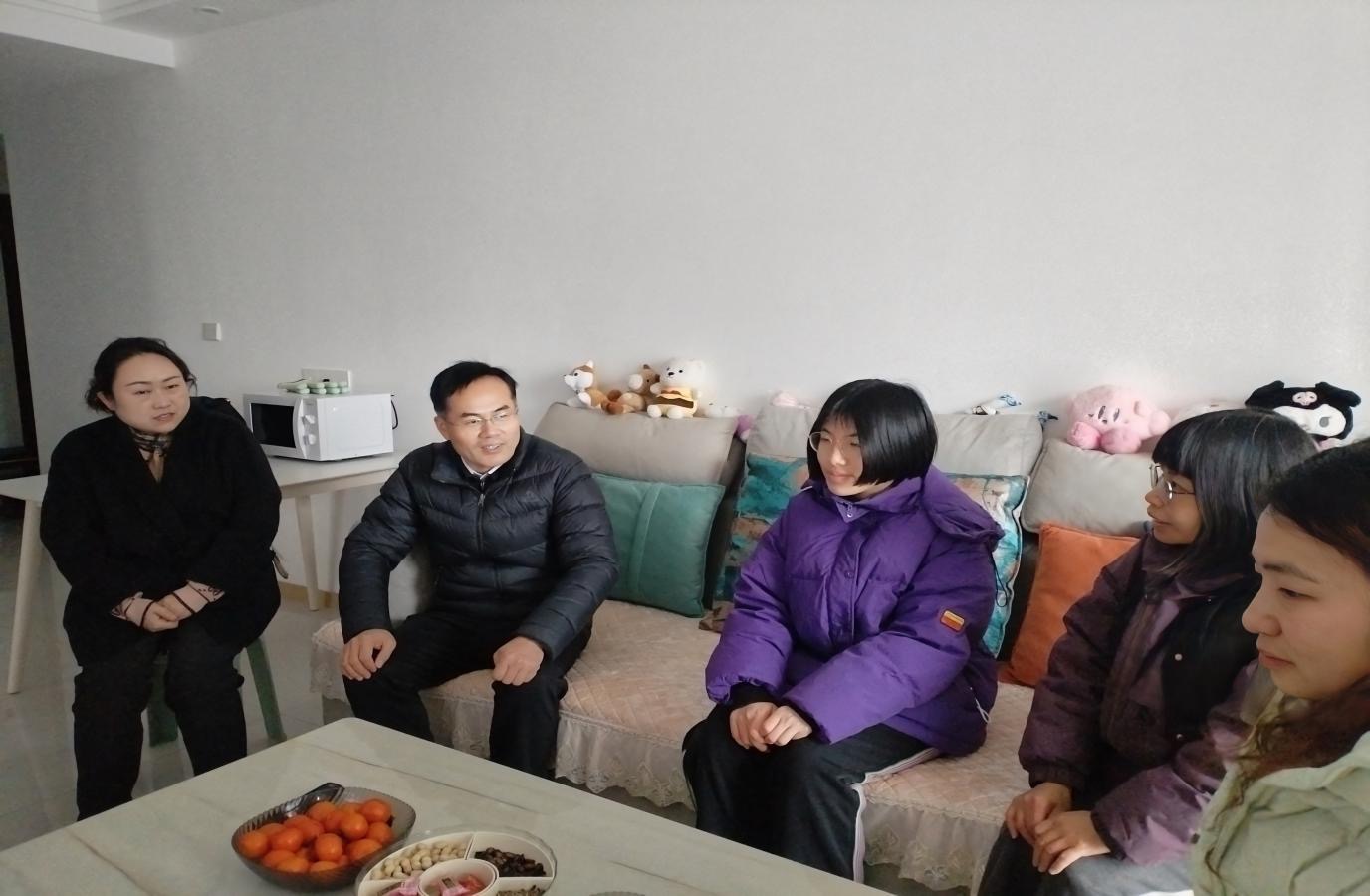 涂立桥带队走访慰问困难学生家庭