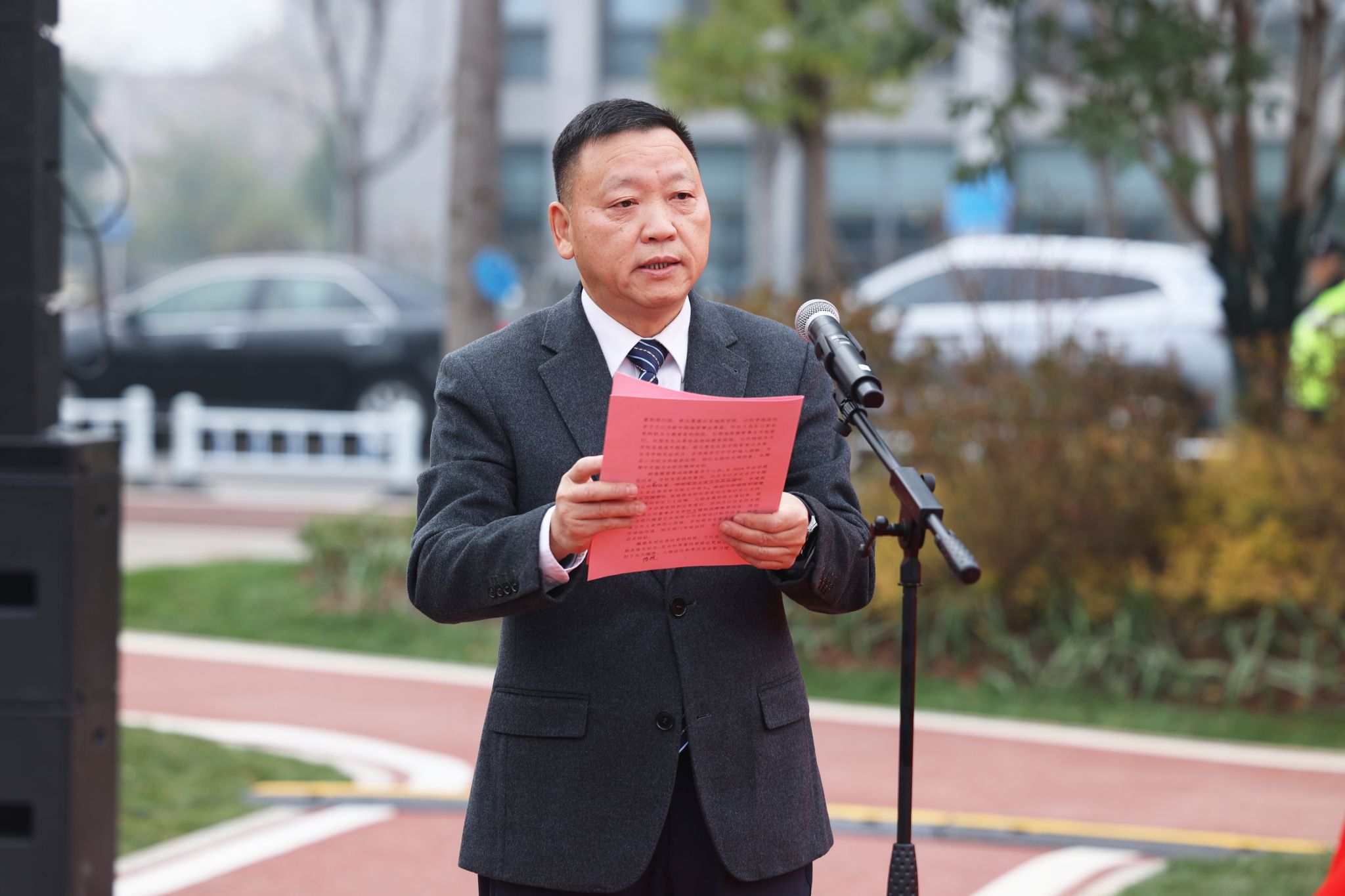 《元勋》群像雕塑落成仪式举行