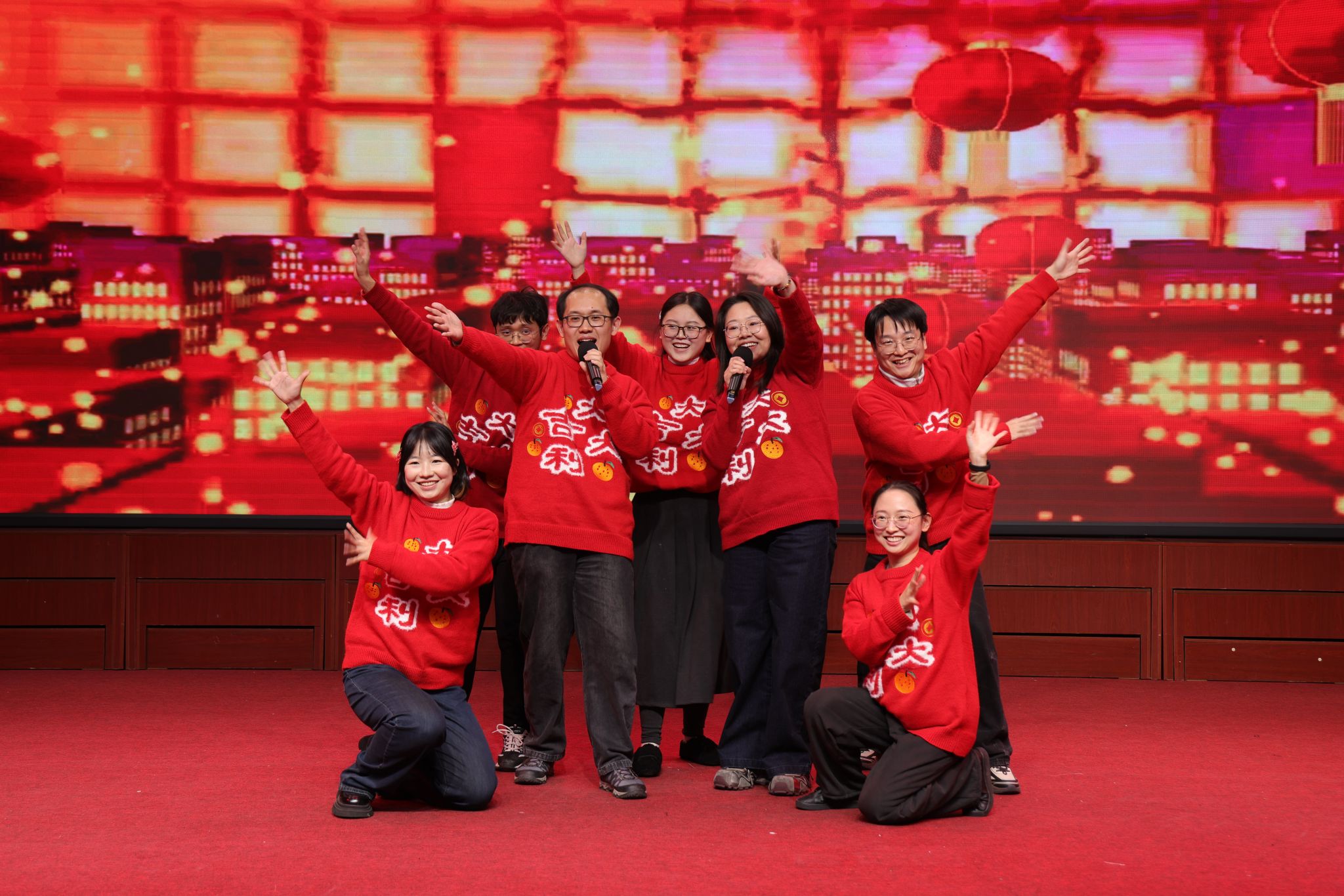 凝“新”聚力 汇梦启航：2025年新入职教职工“认家”联谊晚会举行