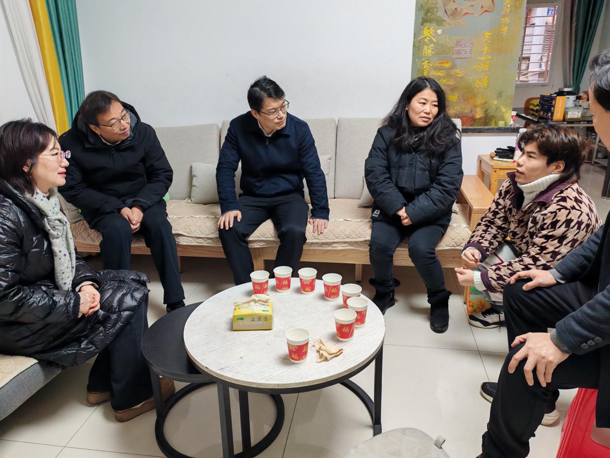 寒冬送温暖 真情助成长——湖北理工学院开展走访慰问学生活动