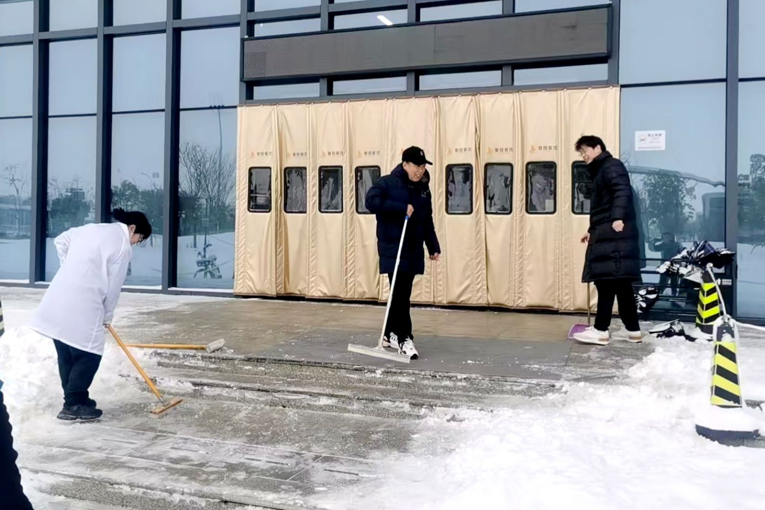 襄阳书院：师生同心打赢积雪“歼灭战”