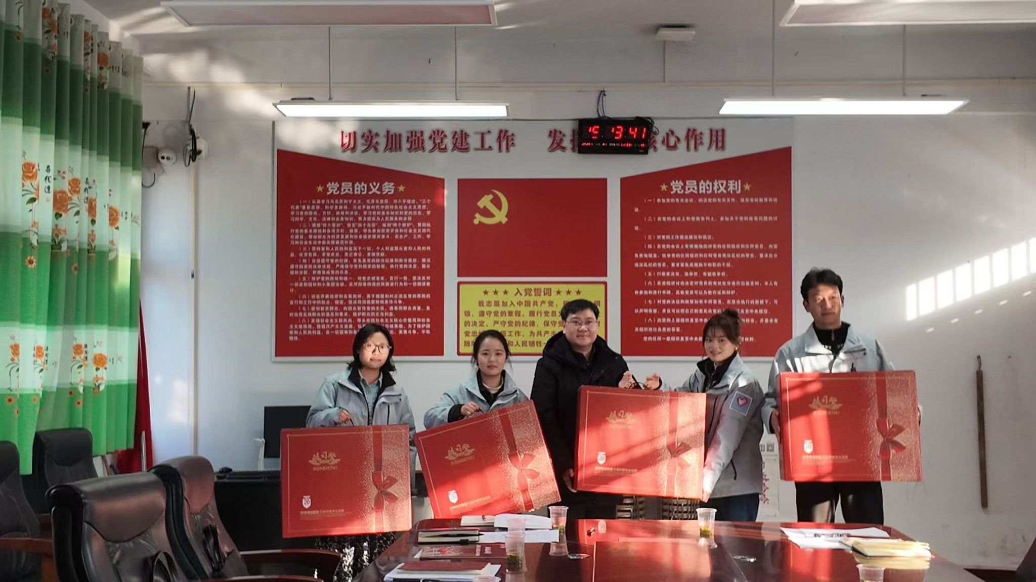 三峡大学领导赴巴东县看望研究生支教团成员