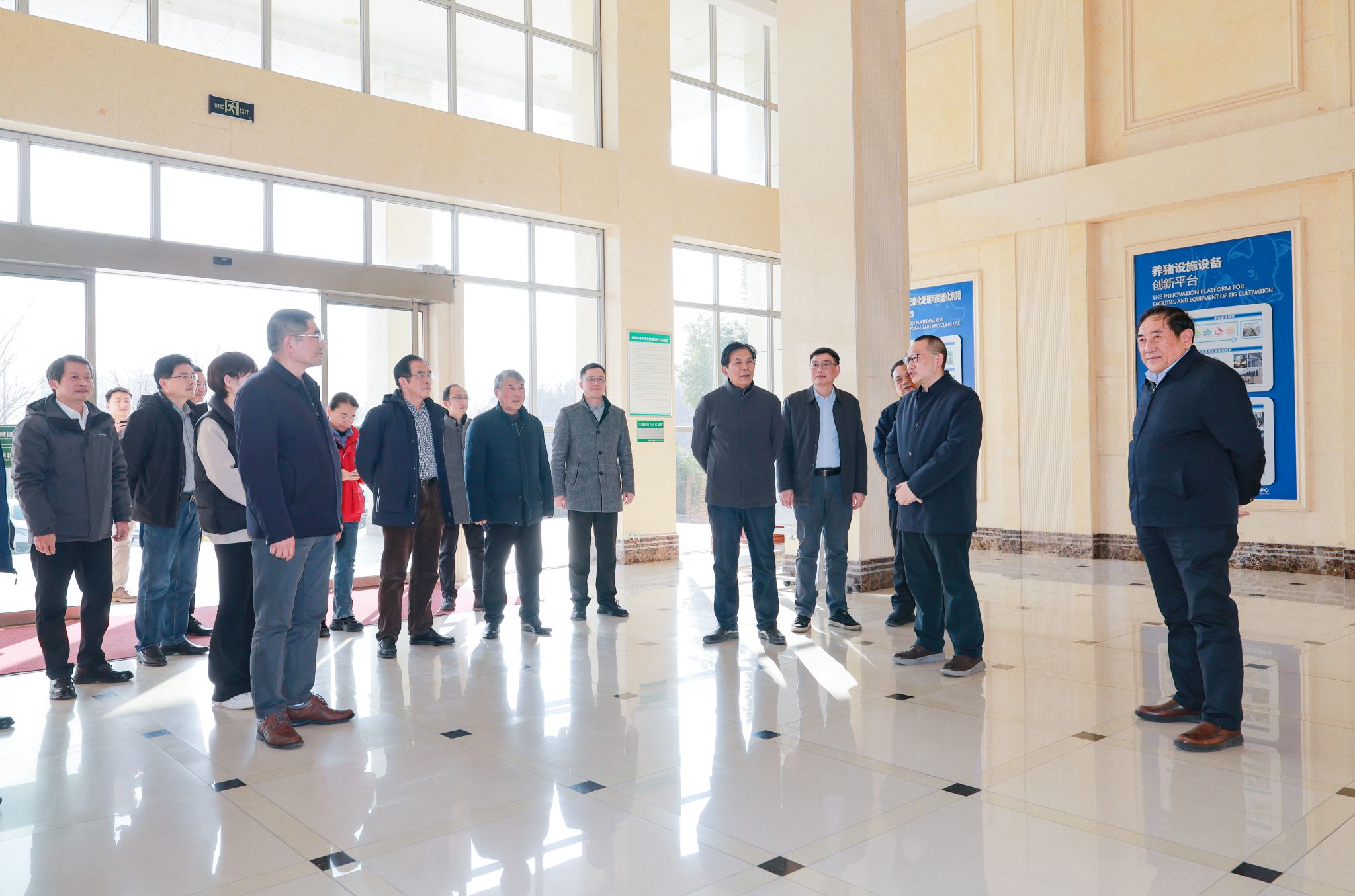 武汉生物工程学院理事长、校长余毅一行来校调研