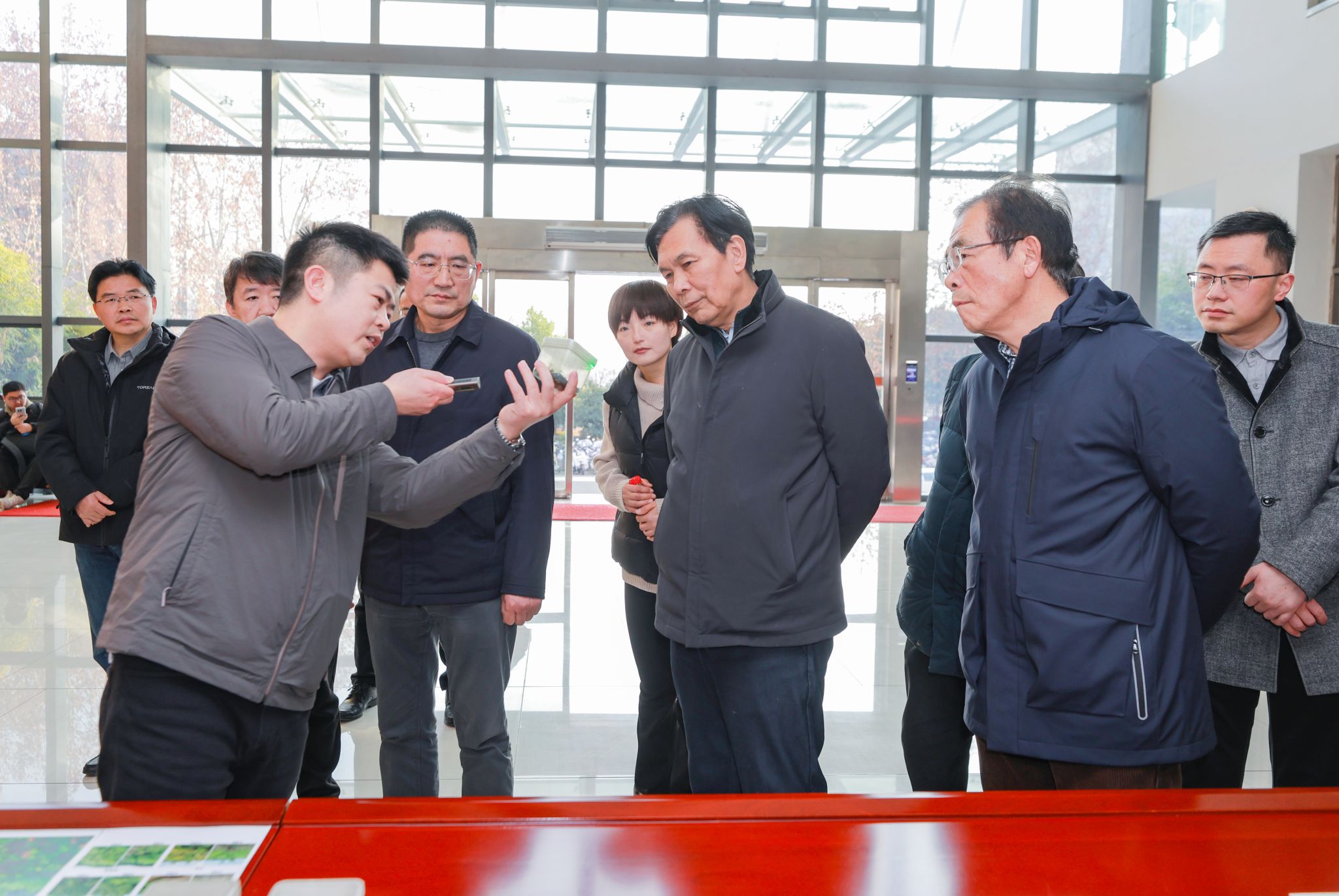 武汉生物工程学院理事长、校长余毅一行来校调研