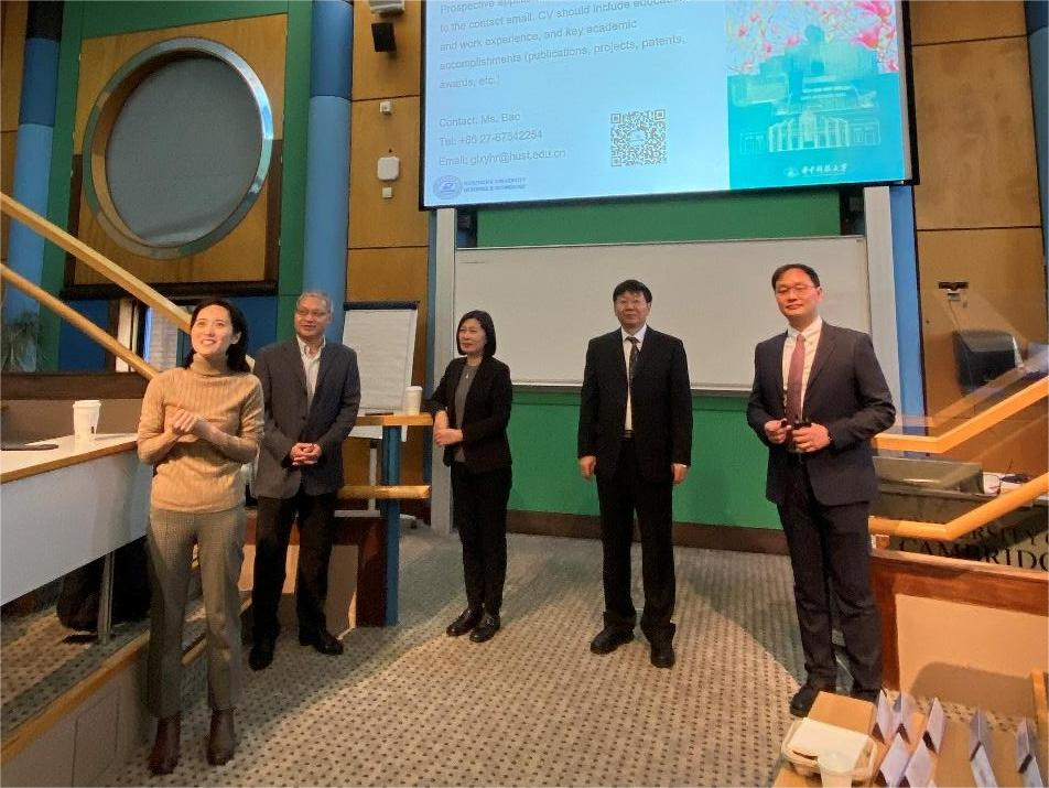 管理学院前往海外广纳英才