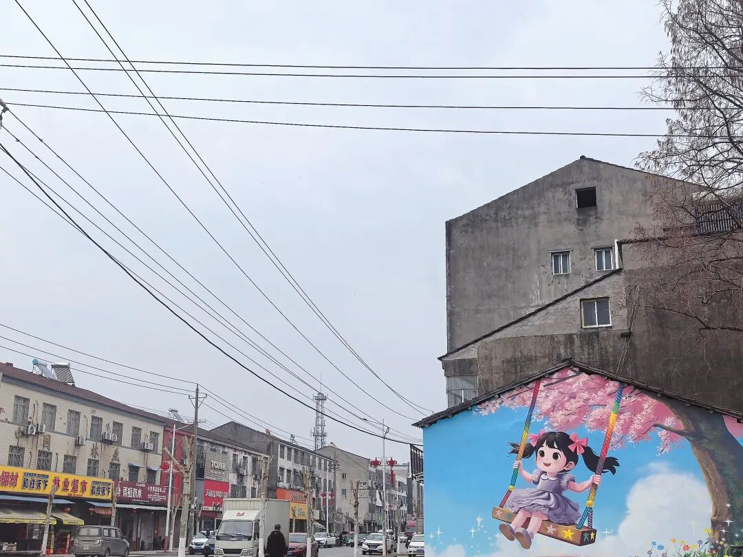 老新镇整治路域环境 道路畅安舒美庆新年