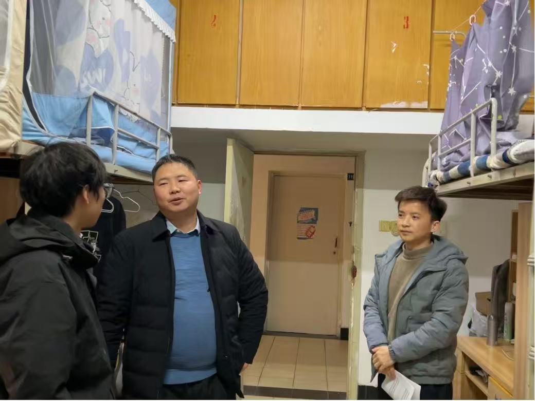 信息工程学院开展期末进宿舍检查与教育工作
