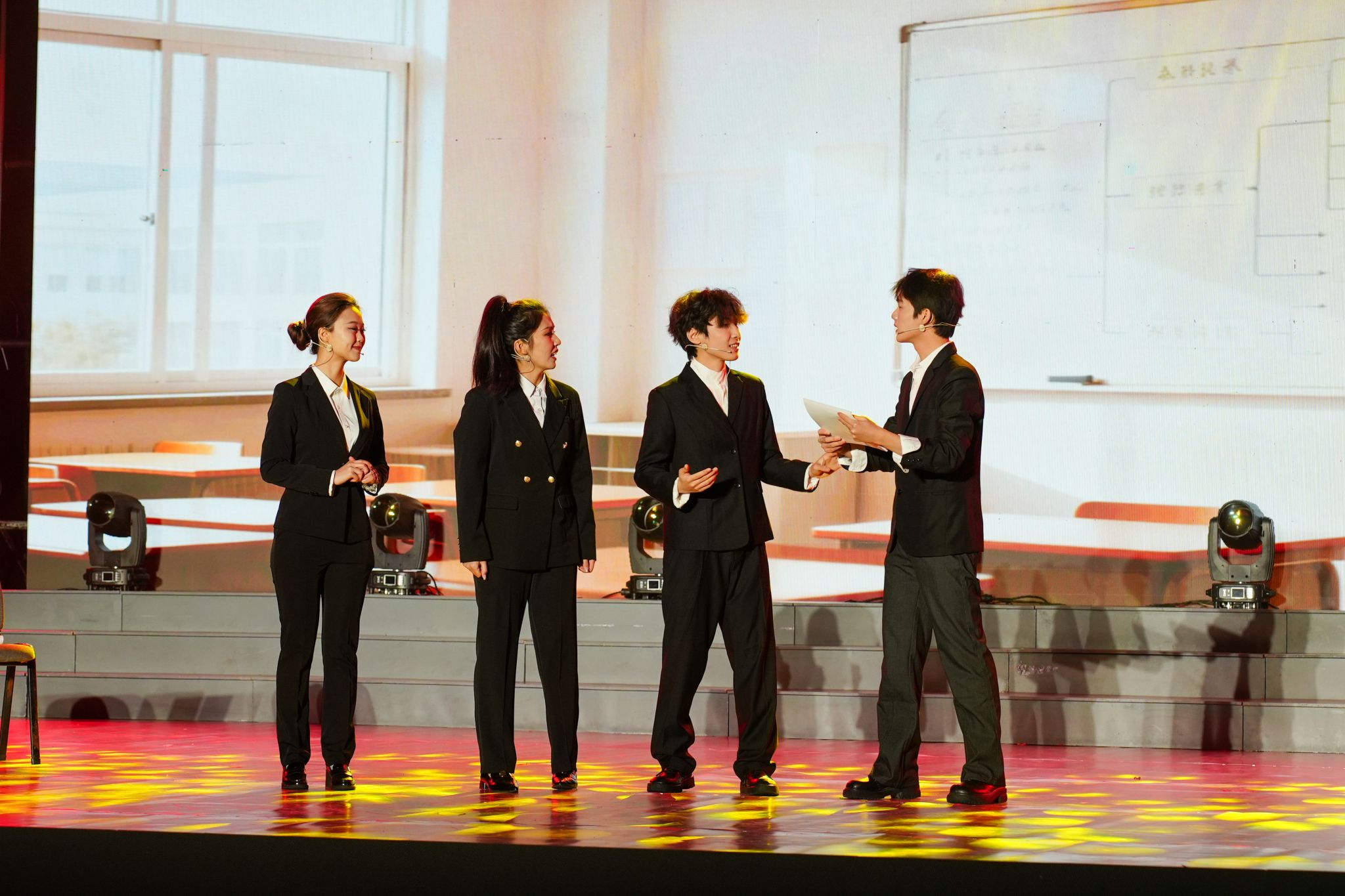 三峡大学举办“拾光·再出发”大思政课暨青春故事会