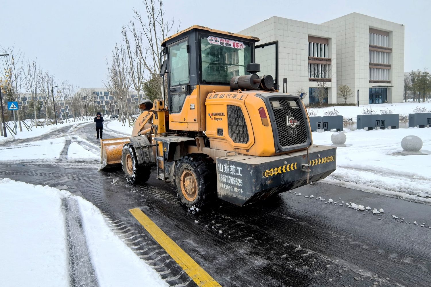 襄阳书院：师生同心打赢积雪“歼灭战”