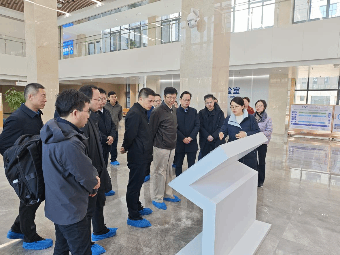 北京市平谷区区委副书记、区长狄涛一行来校调研