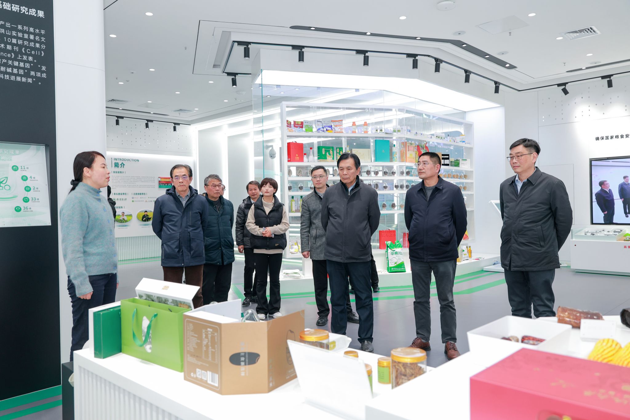 武汉生物工程学院理事长、校长余毅一行来校调研