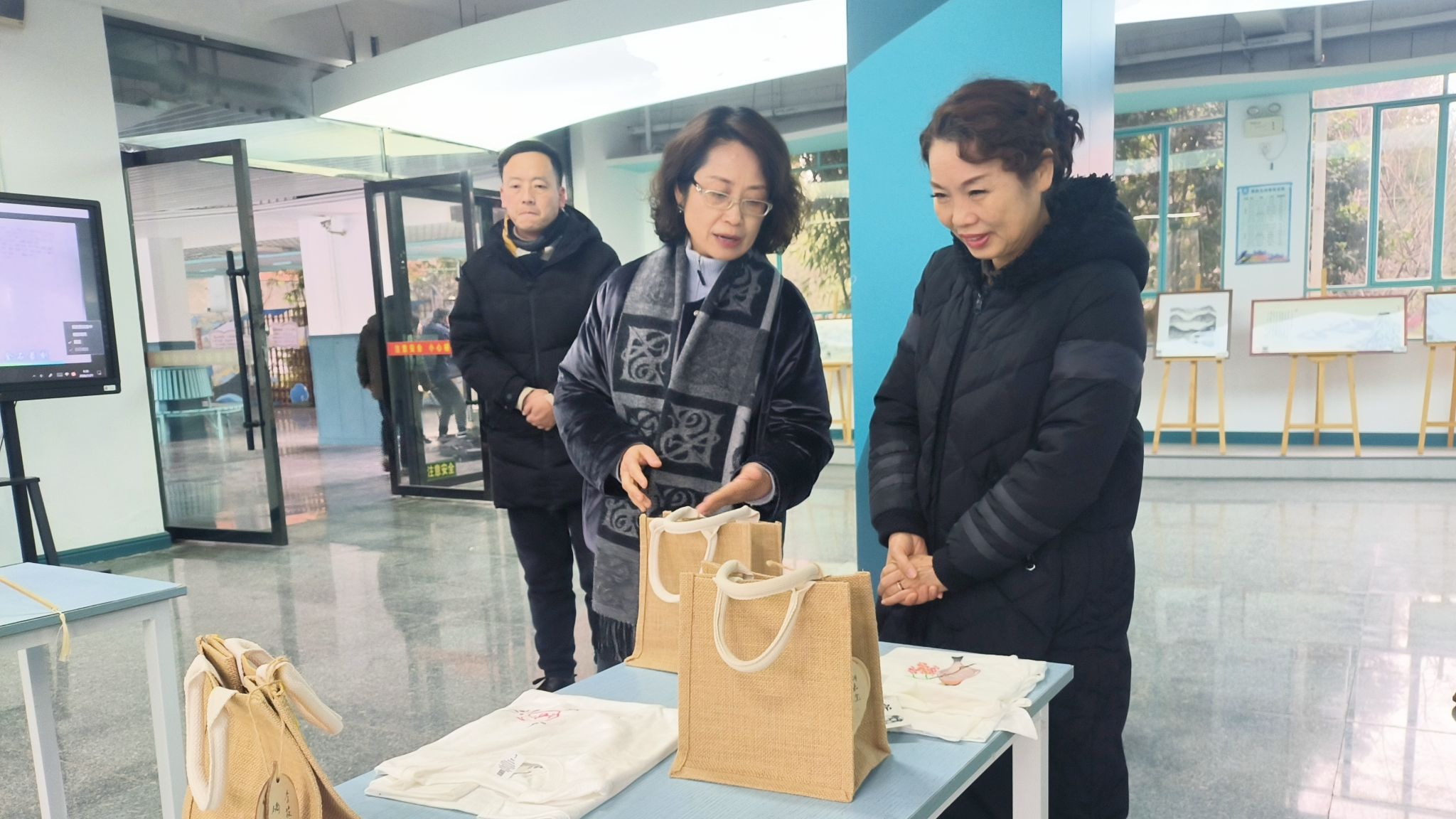 三峡大学领导走访二十五中  护航教职工子女成长