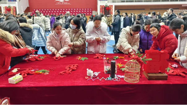 三峡大学2026年教职工迎新春集市活动圆满举行