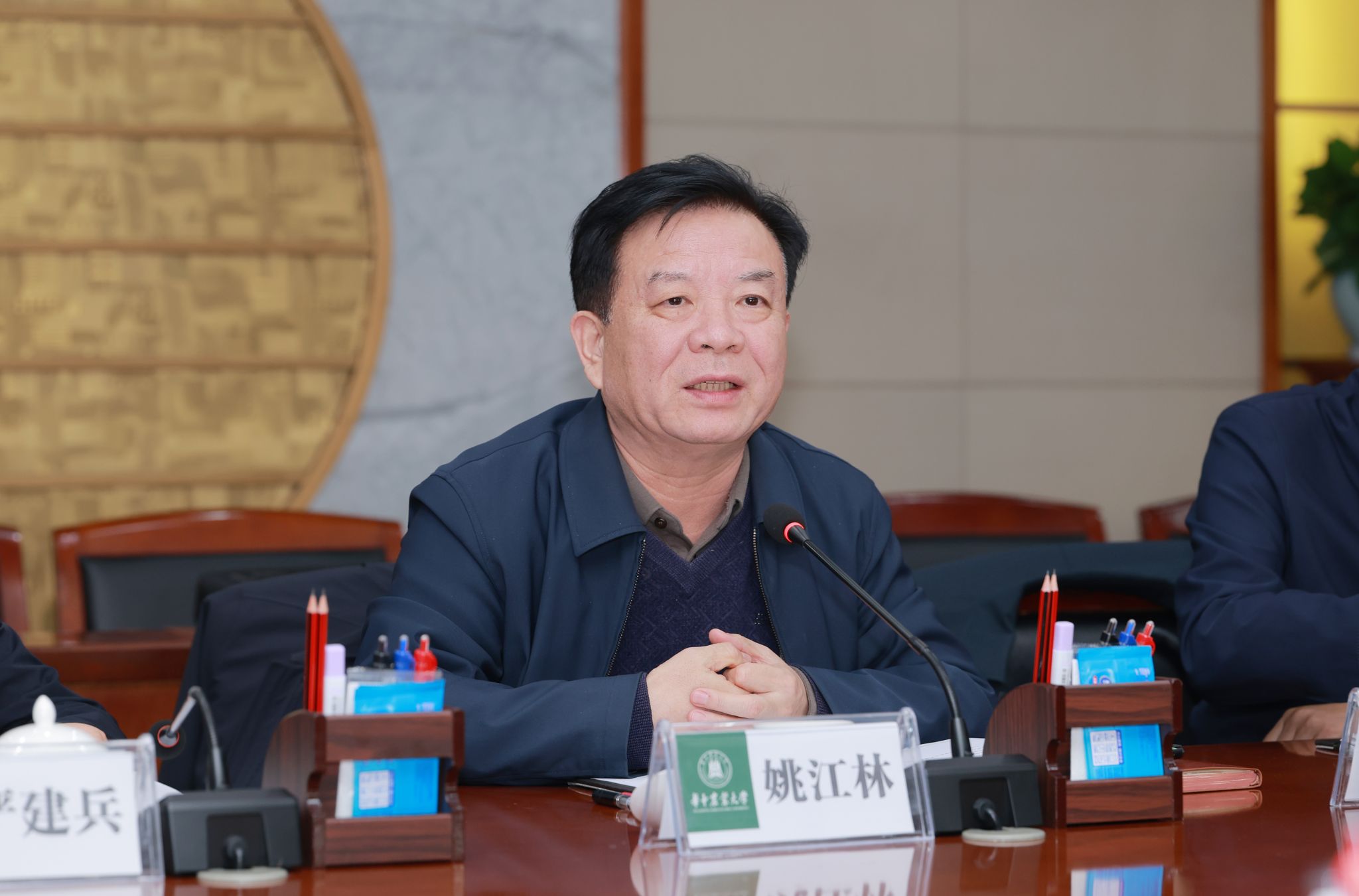 武汉生物工程学院理事长、校长余毅一行来校调研