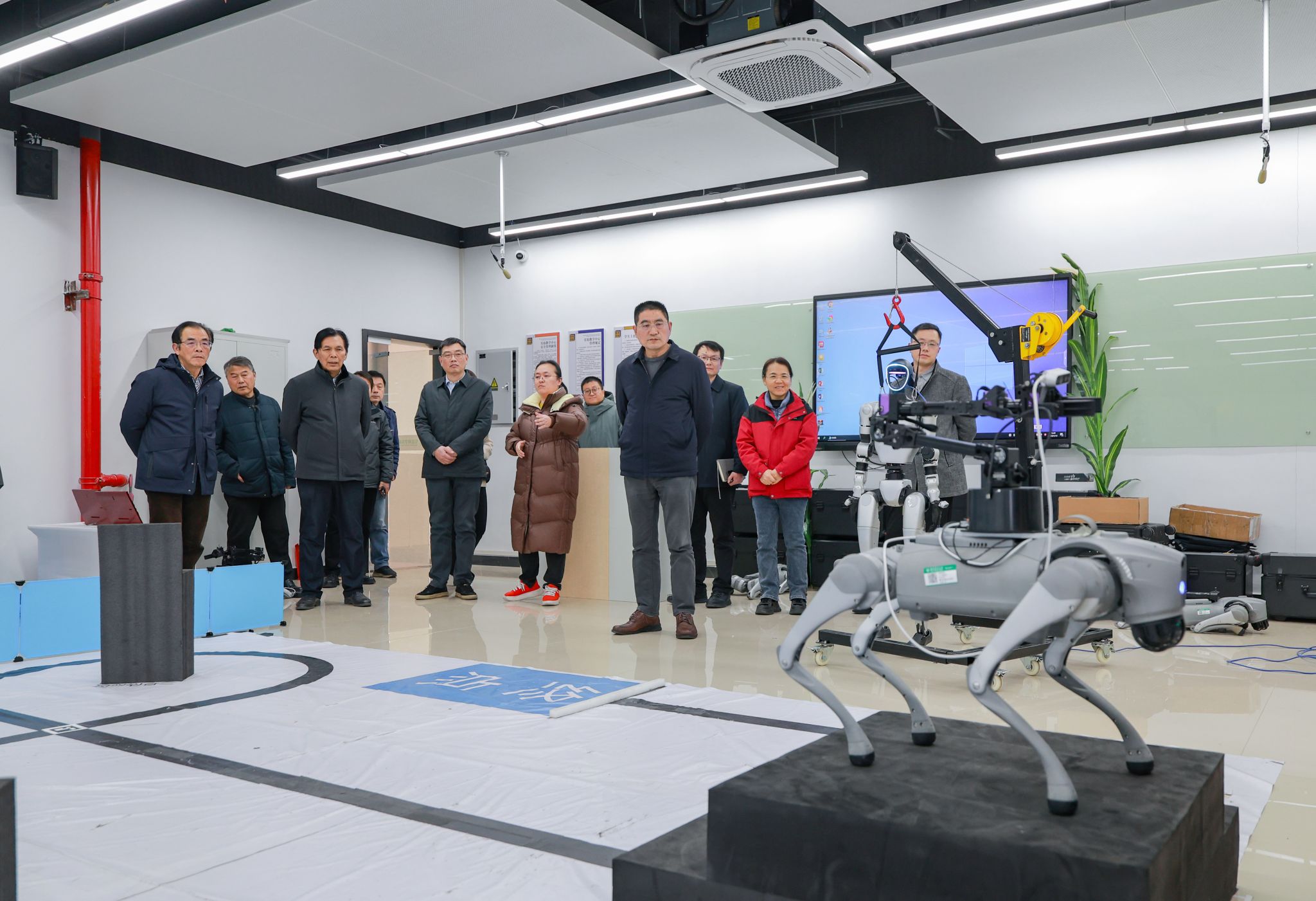 武汉生物工程学院理事长、校长余毅一行来校调研