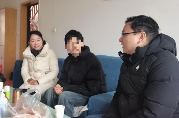 环境科学与工程学院开展寒假贫困生走访慰问活动