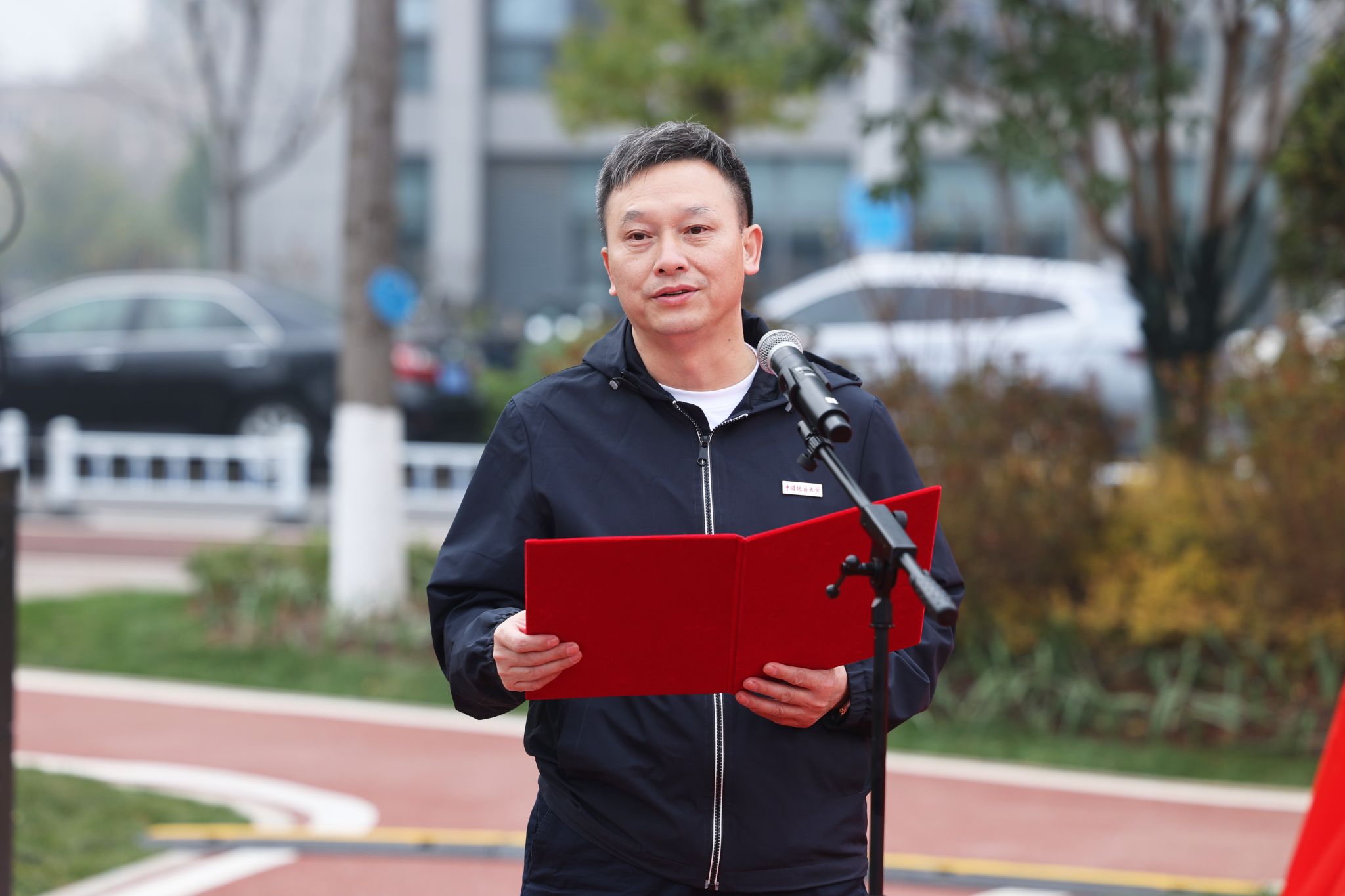 《元勋》群像雕塑落成仪式举行