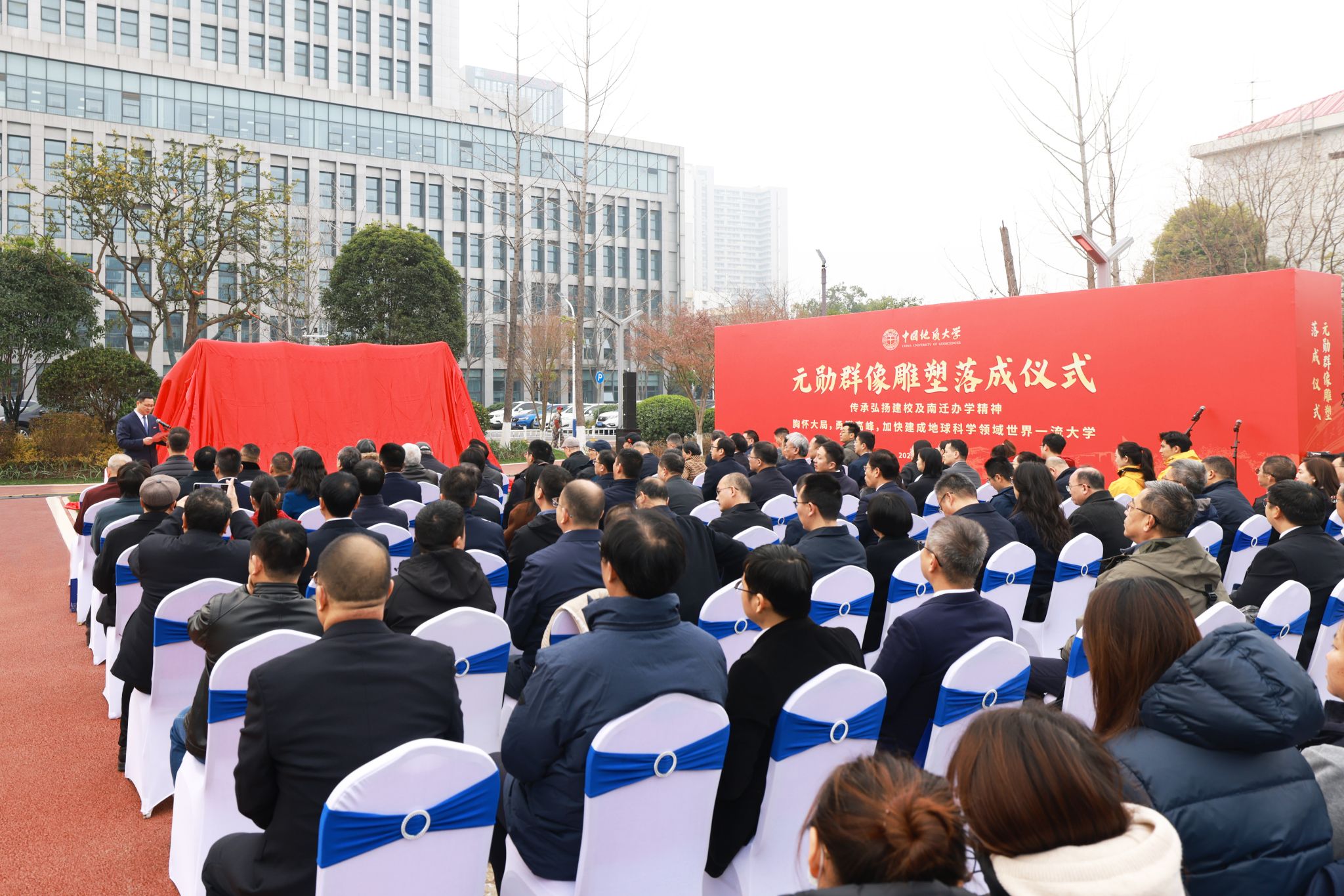 《元勋》群像雕塑落成仪式举行