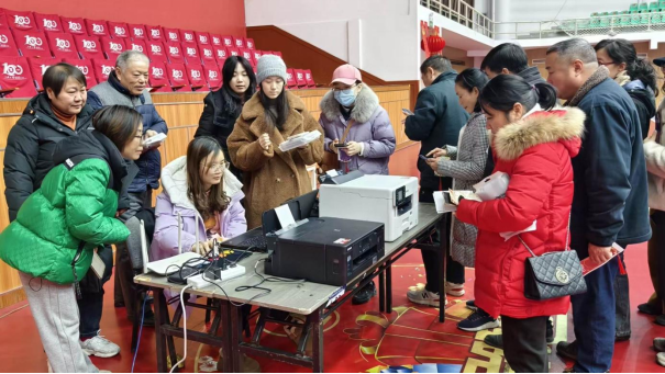 三峡大学2026年教职工迎新春集市活动圆满举行