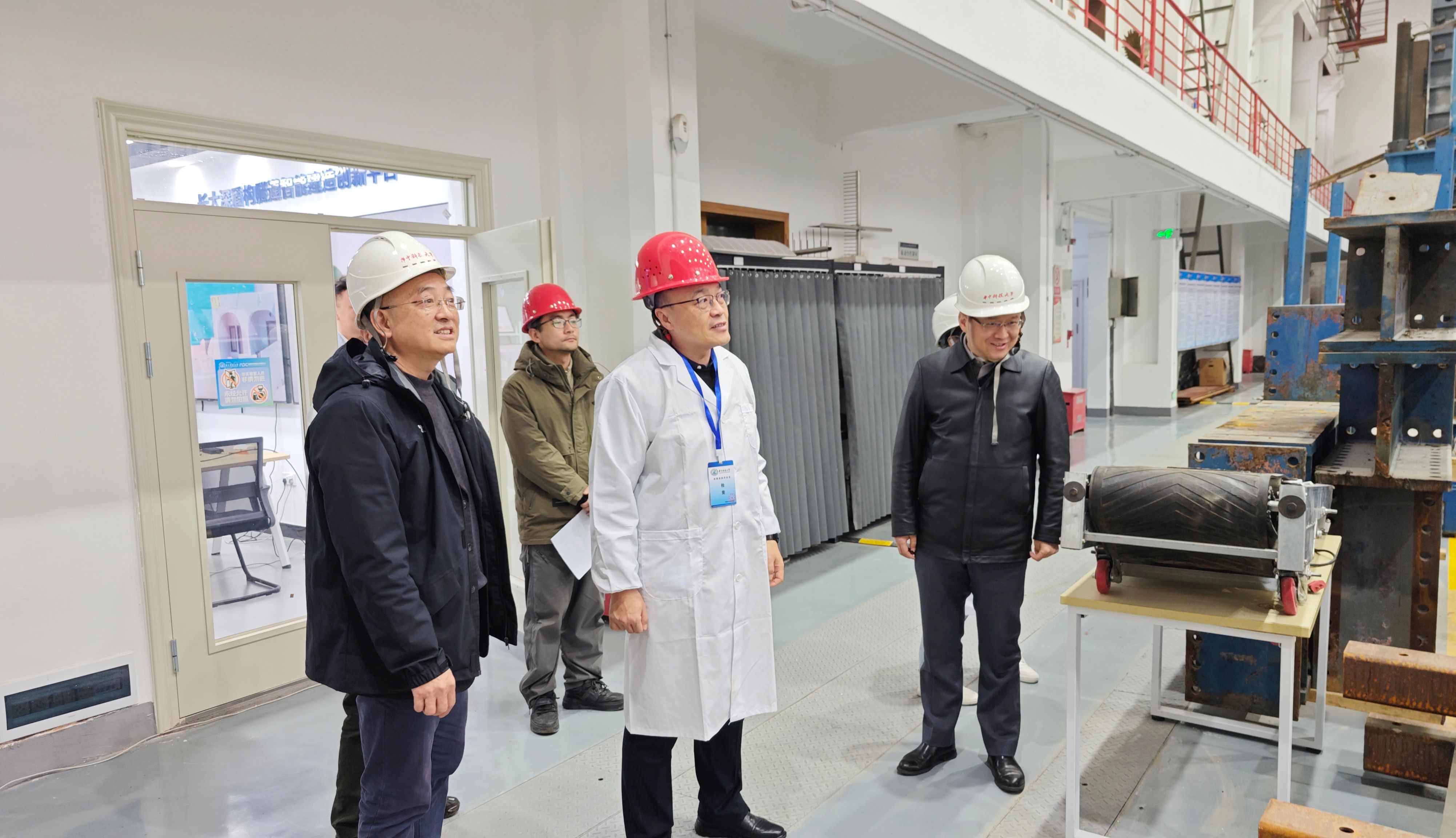 华中科技大学开展岁末实验室安全检查