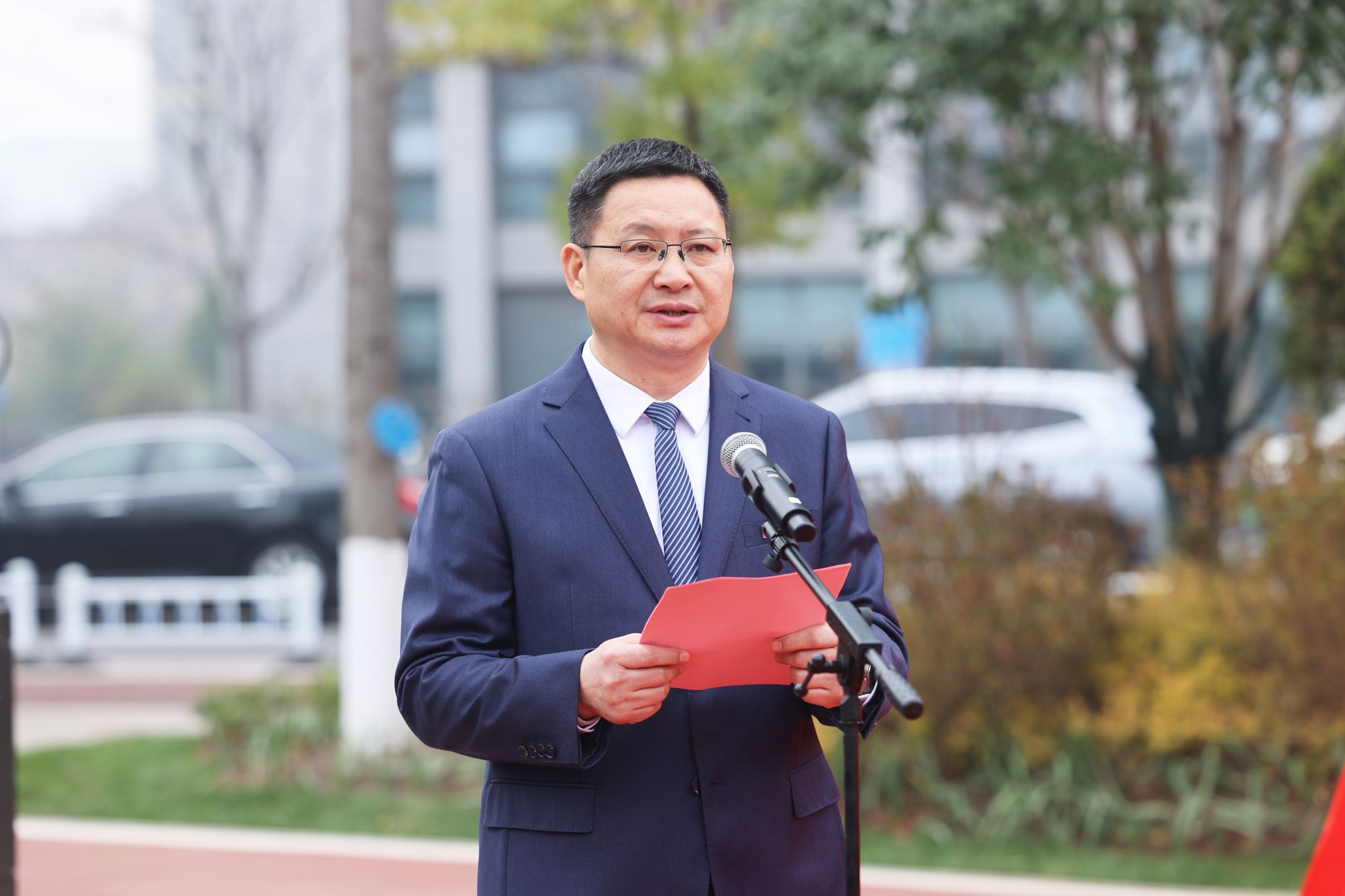 《元勋》群像雕塑落成仪式举行