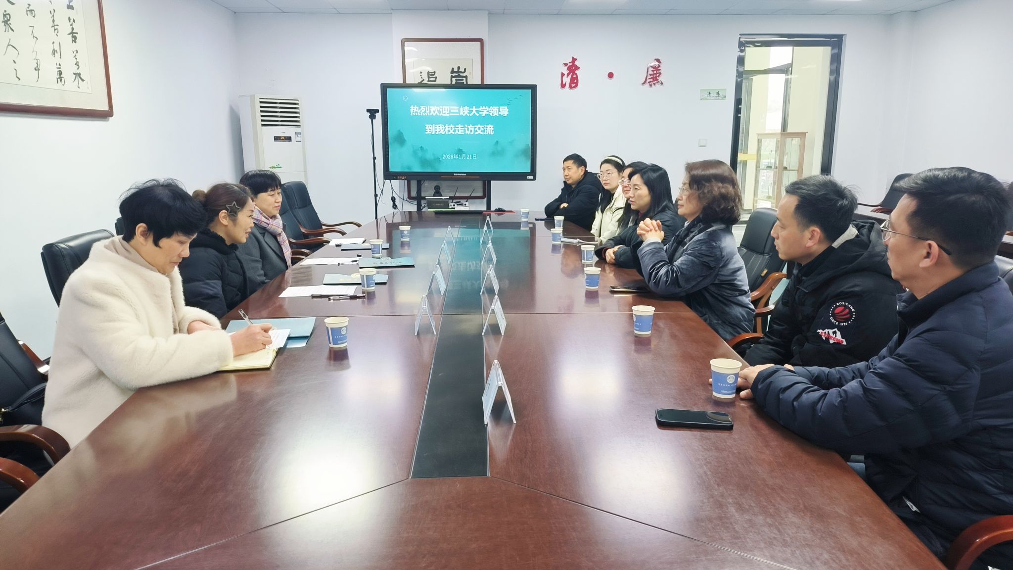 三峡大学领导走访二十五中  护航教职工子女成长