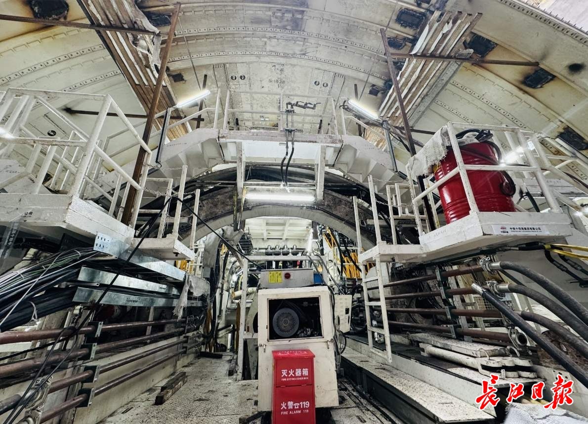 武汉这条地铁开始穿越长江，盾构机“牙齿”镶上了金刚石