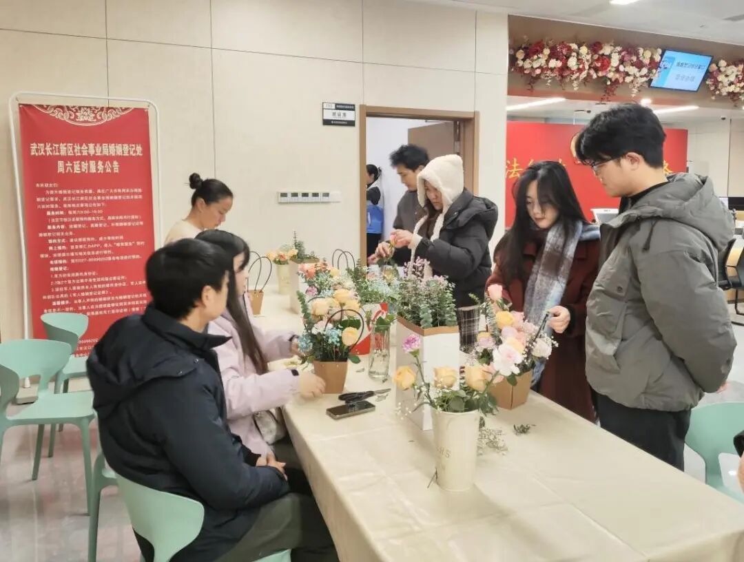 新区婚登“不打烊” 元旦甜蜜“证”当时