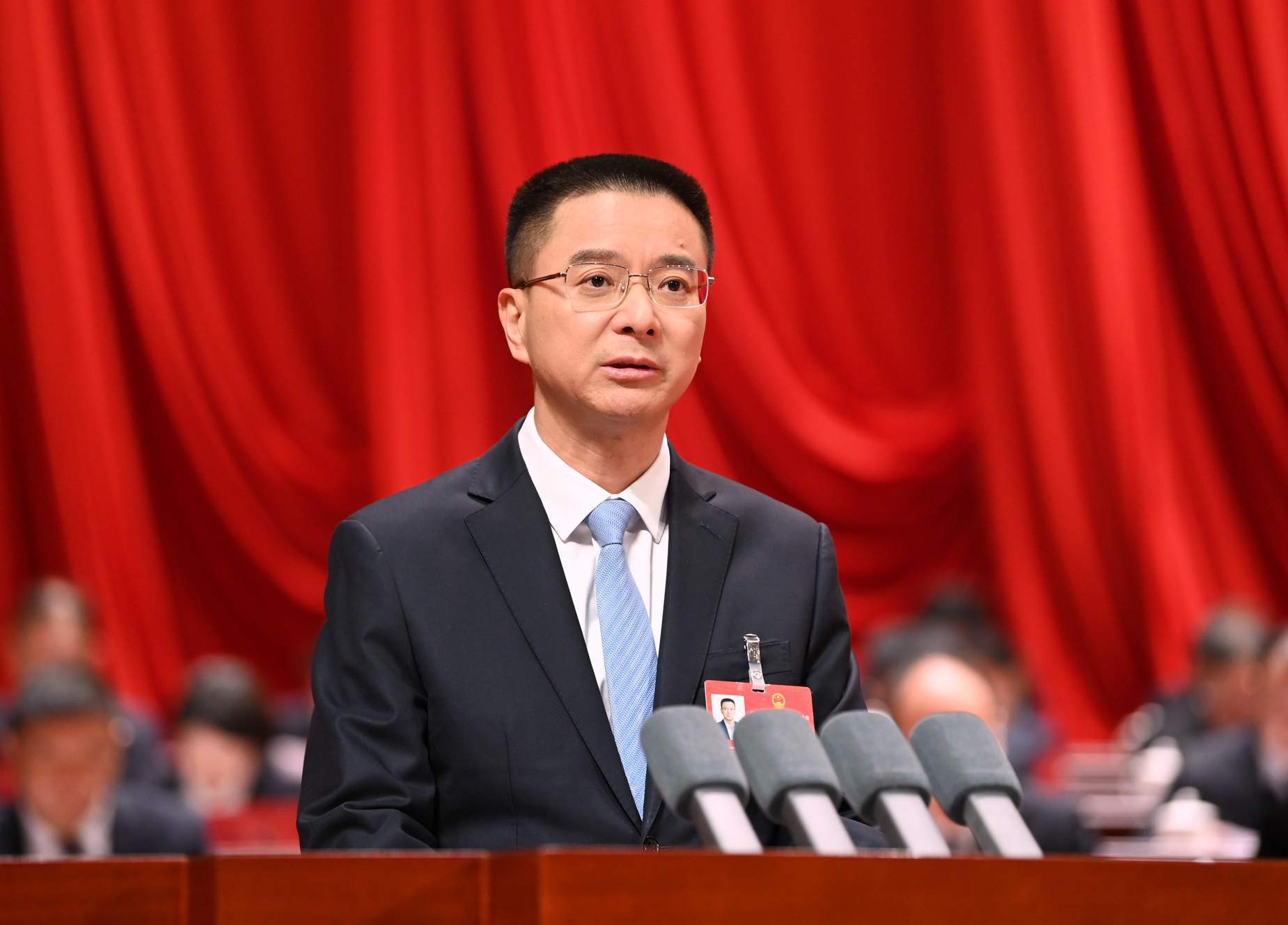 武汉市第十五届人民代表大会第六次会议开幕