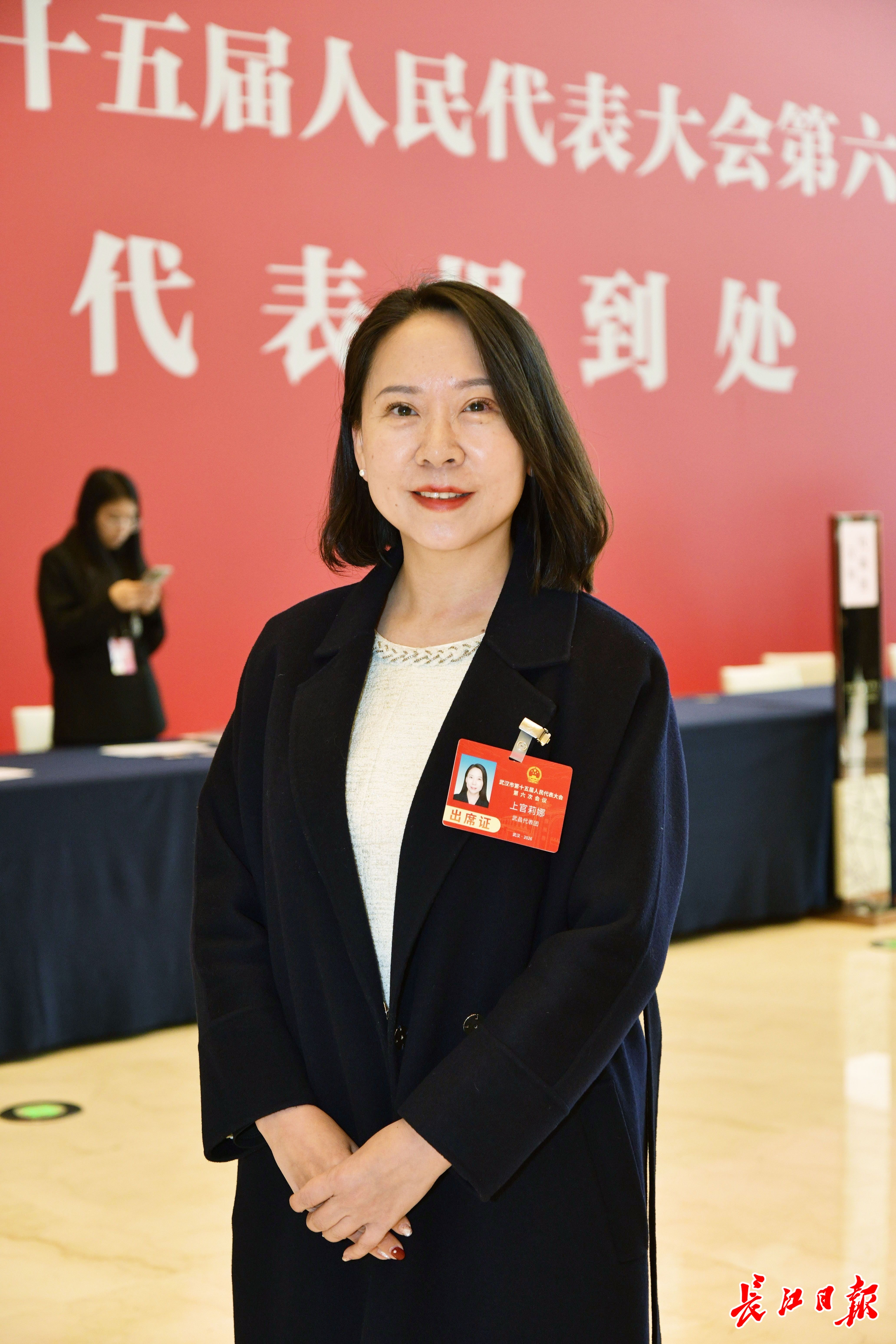 两会委员代表热议：鼓励职工理直气壮地休育儿假