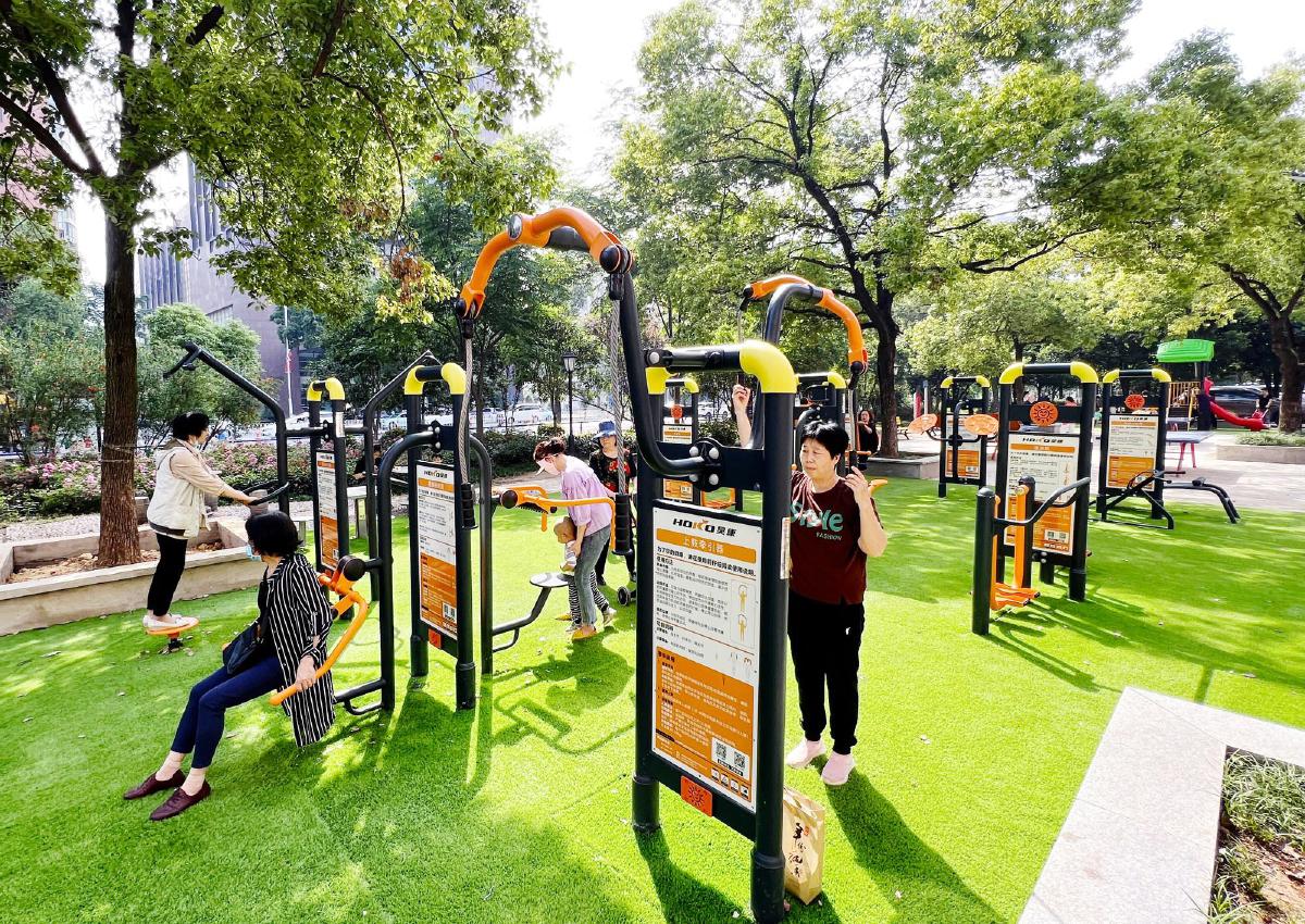 五载铿锵行　迈步向“中心”