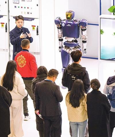 2025武汉政府“账本”出炉：新质生产力动能澎湃，民生幸福账单温暖厚实