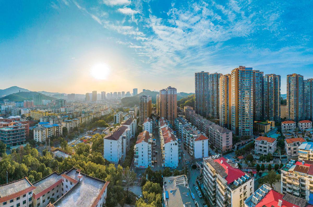 一城绽新颜　万家灯火暖