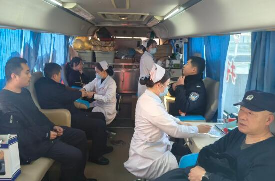 赤壁市公安局开展无偿献血活动