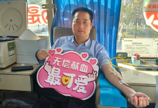 赤壁市公安局开展无偿献血活动