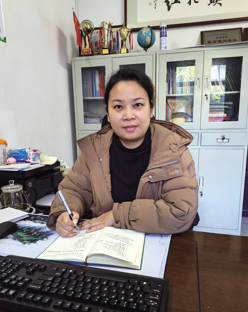 初心映教坛  实干谱华章——记咸宁市第八小学校长余春