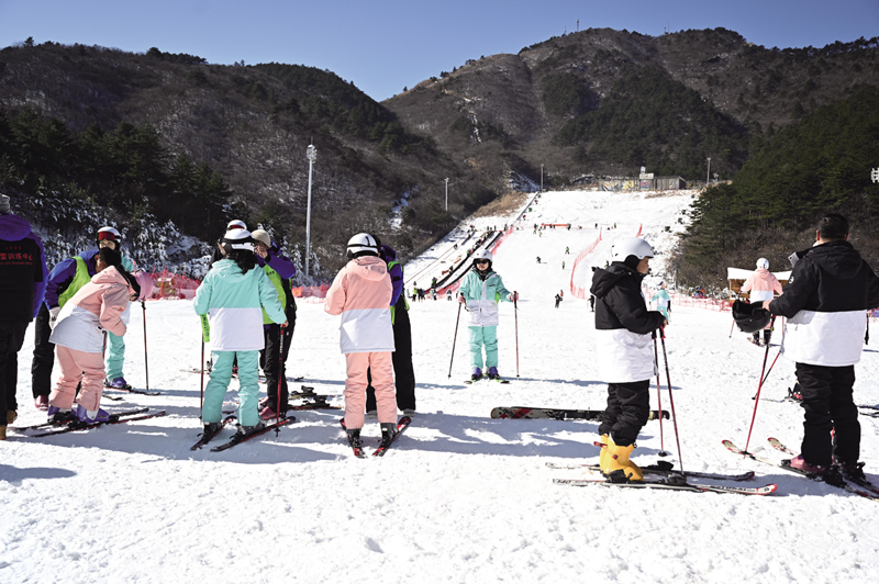 九宫山滑雪场打造冰雪旅游新体验 东北风情与冰雪乐趣完美融合