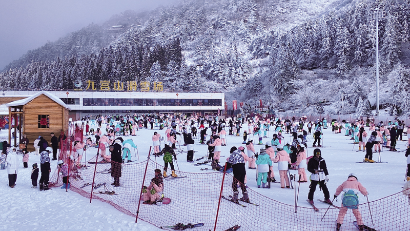 九宫山滑雪场打造冰雪旅游新体验 东北风情与冰雪乐趣完美融合