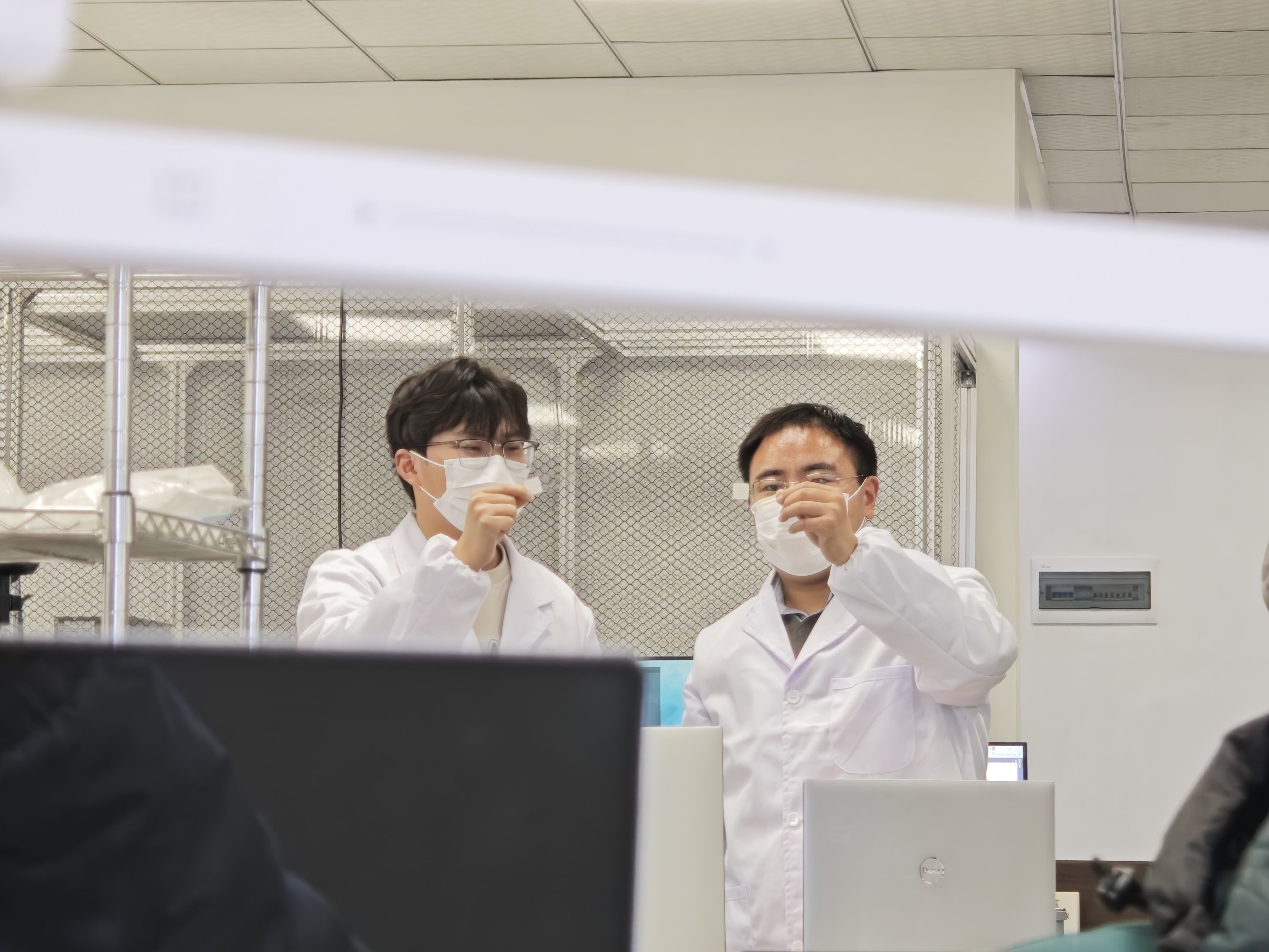 智能显微镜：活细胞“看得清”更“抓得准”