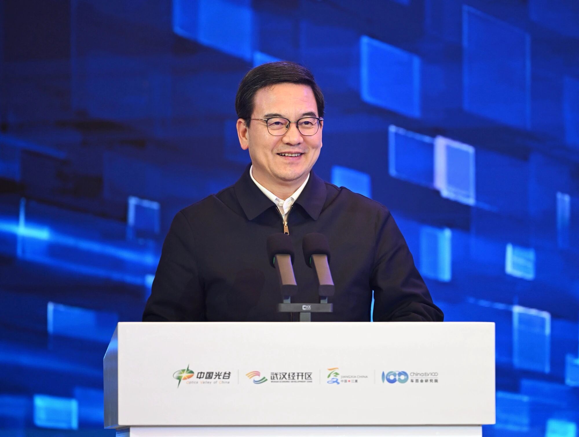 光电子与汽车产业融合发展创新大会在汉举行     盛阅春出席并致辞