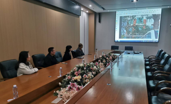 阳光会务服务分公司收看专题片　警示教育不停歇