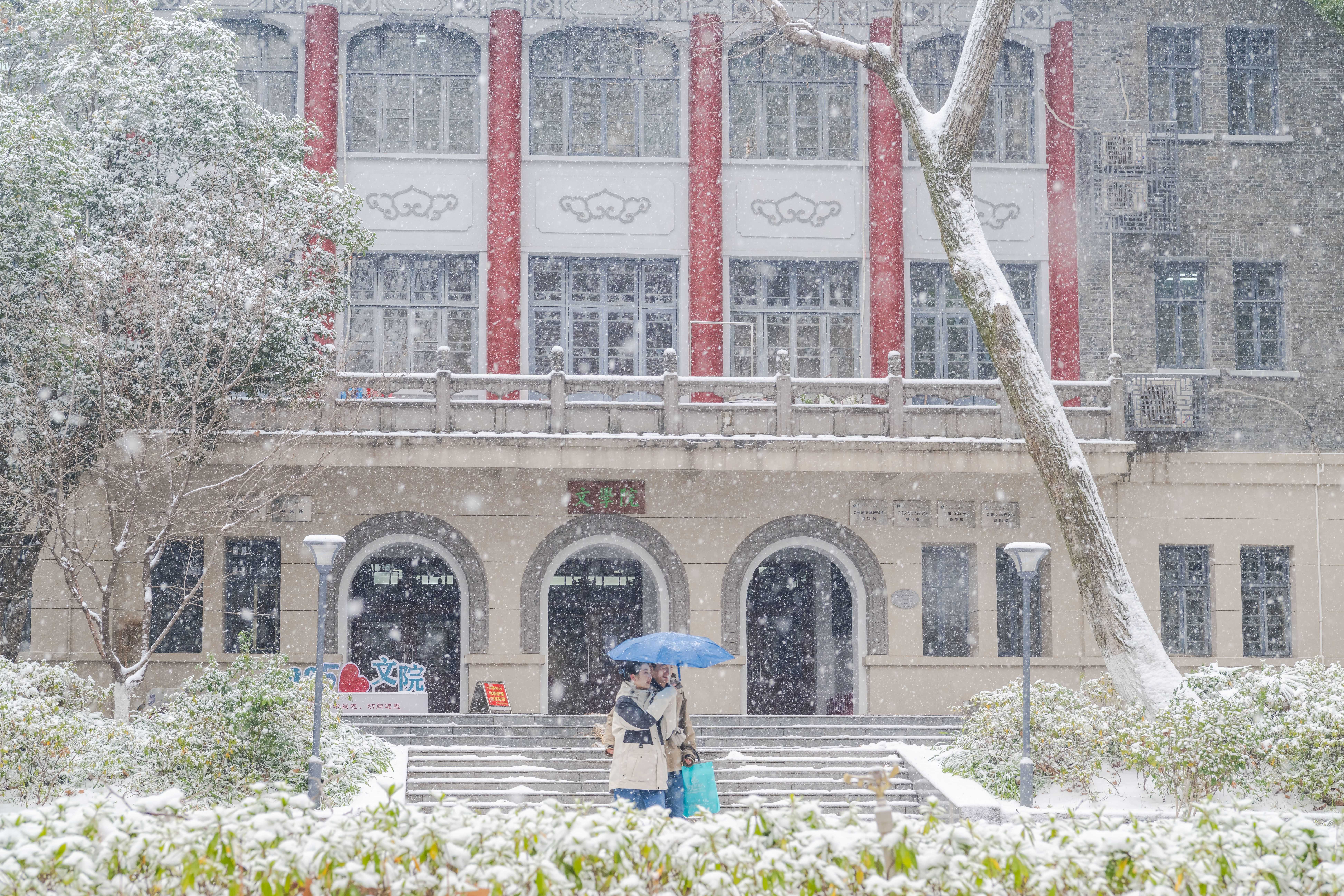 雪落珞珈，香漫桂子！武汉高校初雪图鉴