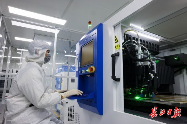 他让“十五的月亮”光也能发出电来