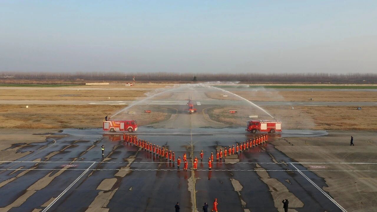 汉南机场迎首架常驻救援直升机，华中应急救援添翼