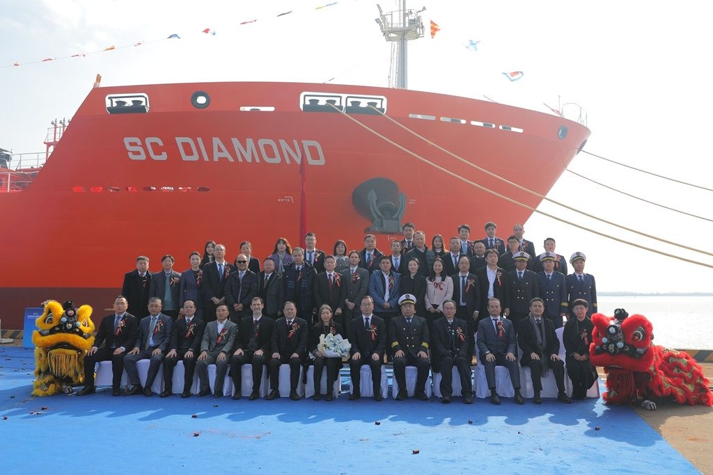“海上钻石”顺利启航！2万吨绿色巨轮武汉交付